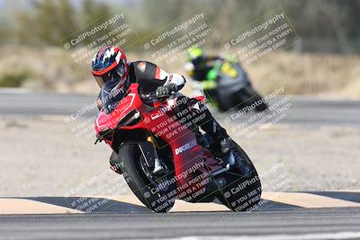 media/Dec-01-2025-Moto Forza (Mon) [[2daa91e15f]]/1-Advanced Group/Session 3 (Turn 3)/
